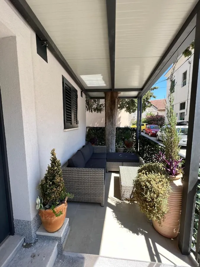 Apartment Place Split 0*,