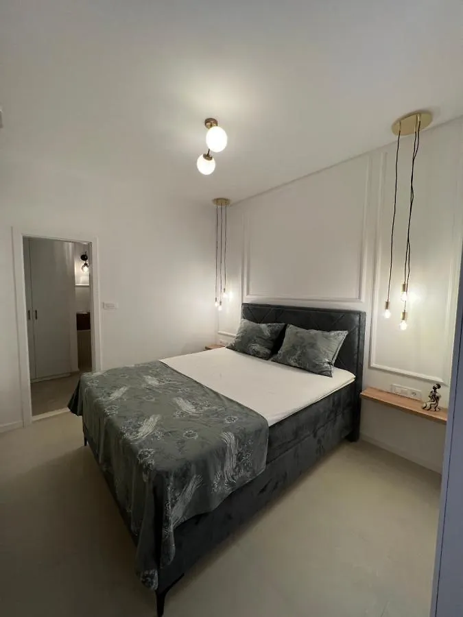 Apartment Place Split